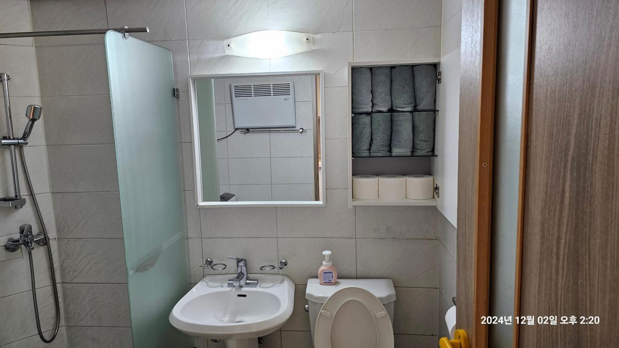 Hongdae Residence-5 1Min From Hongik Uni Station Exit #1 سيول المظهر الخارجي الصورة