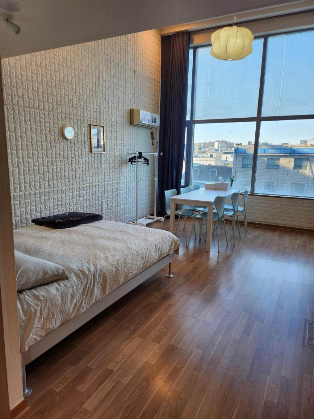 Hongdae Residence-5 1Min From Hongik Uni Station Exit #1 سيول المظهر الخارجي الصورة